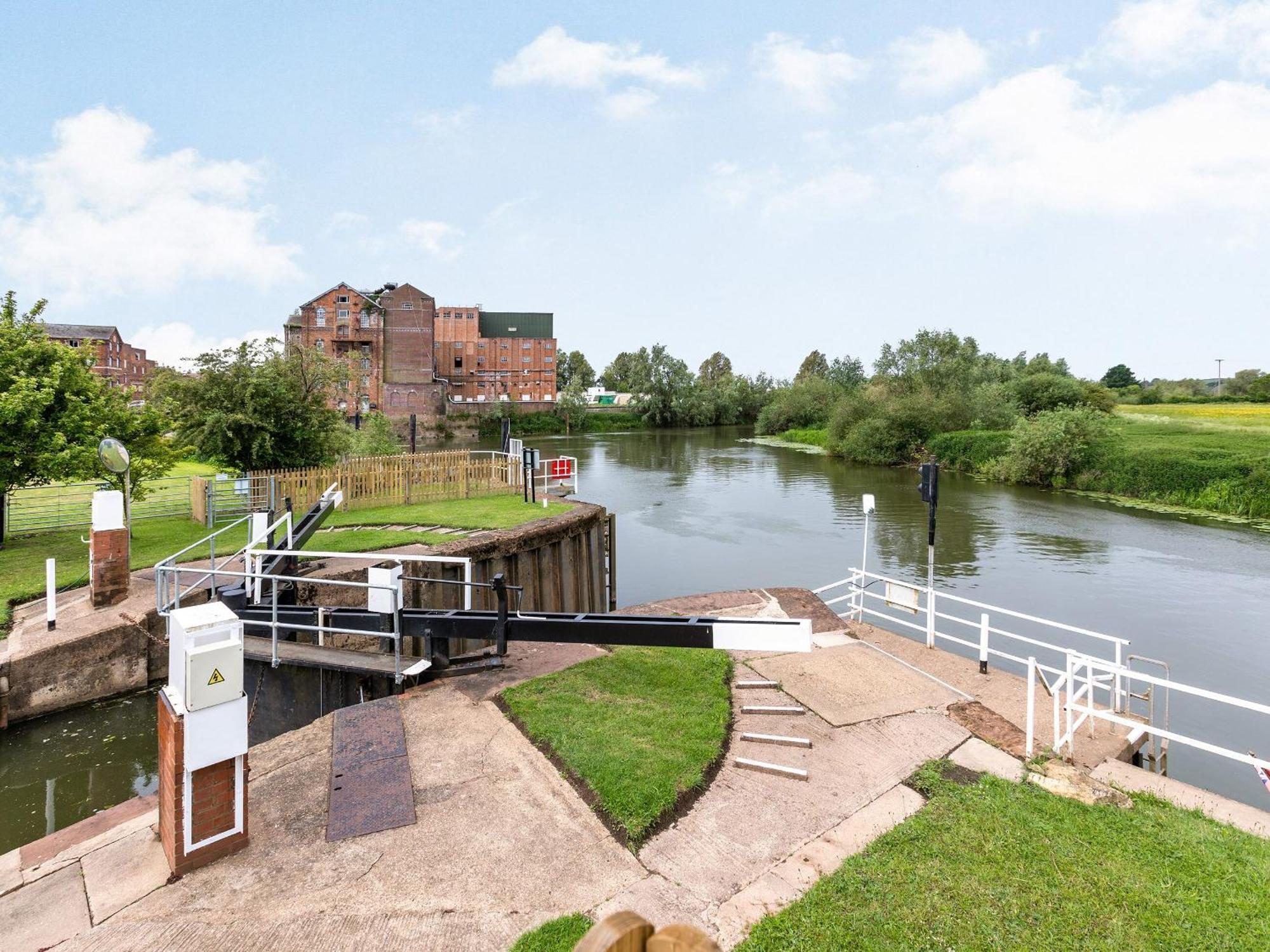 Avon Lock Cottage - Uk34125 Тьюксбери Экстерьер фото